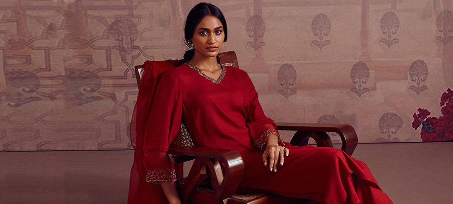 Make Your Festive Look More Glamorous with These Ethnic Wear Styles